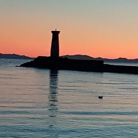 Moderne Mit Meerblick By Interhome